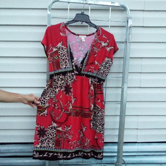 Elegant Red Midi Dress - Picture 3 of 4